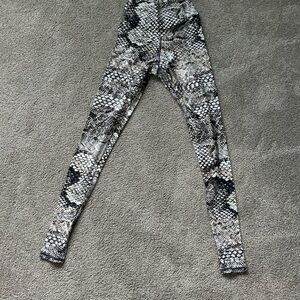 Mika Women's Snake Print Leggings Size small